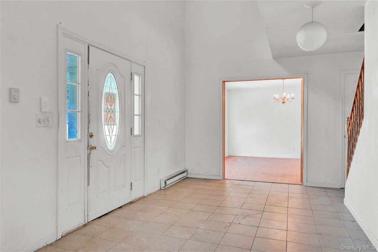 Chandelier, Empty room, Interior, Pendant Lights