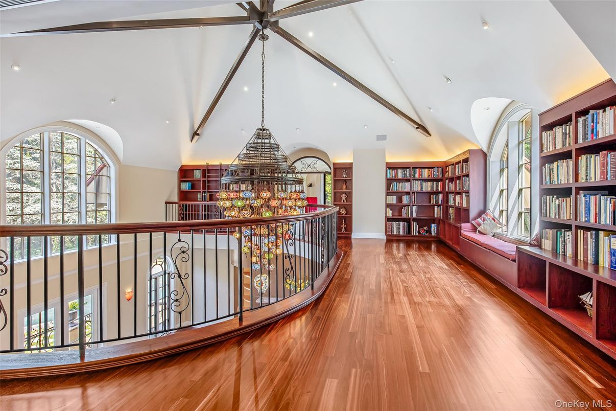 Interior, Pendant Lights, Recessed Lighting, Wood Texture Flooring