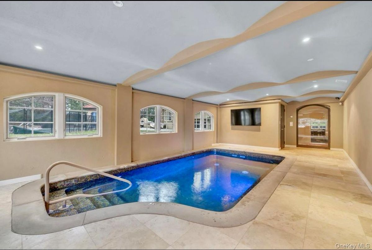 Interior, Pool, Recessed Lighting