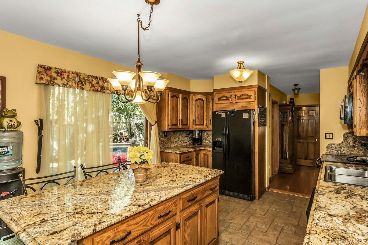 Chandelier, Interior, Kitchen
