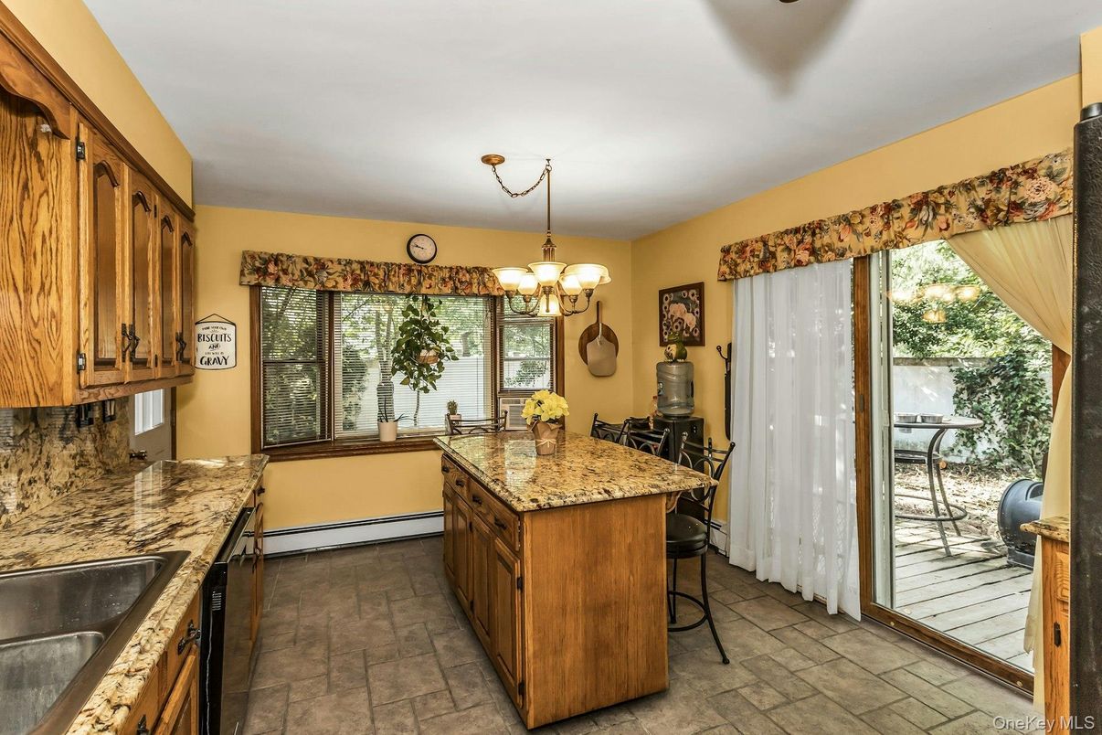 Chandelier, Interior, Kitchen