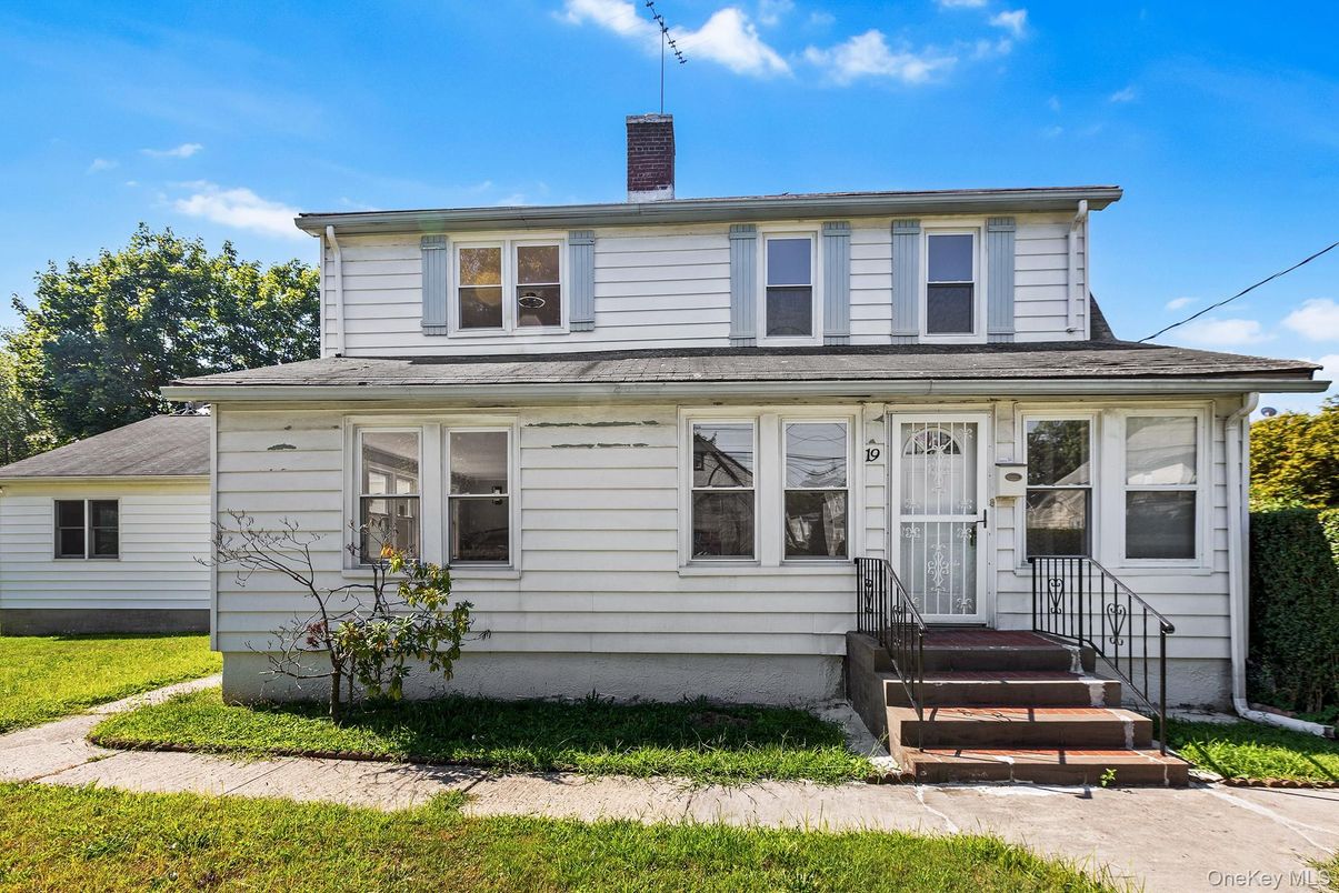 Exterior, Facade, American Foursquare
