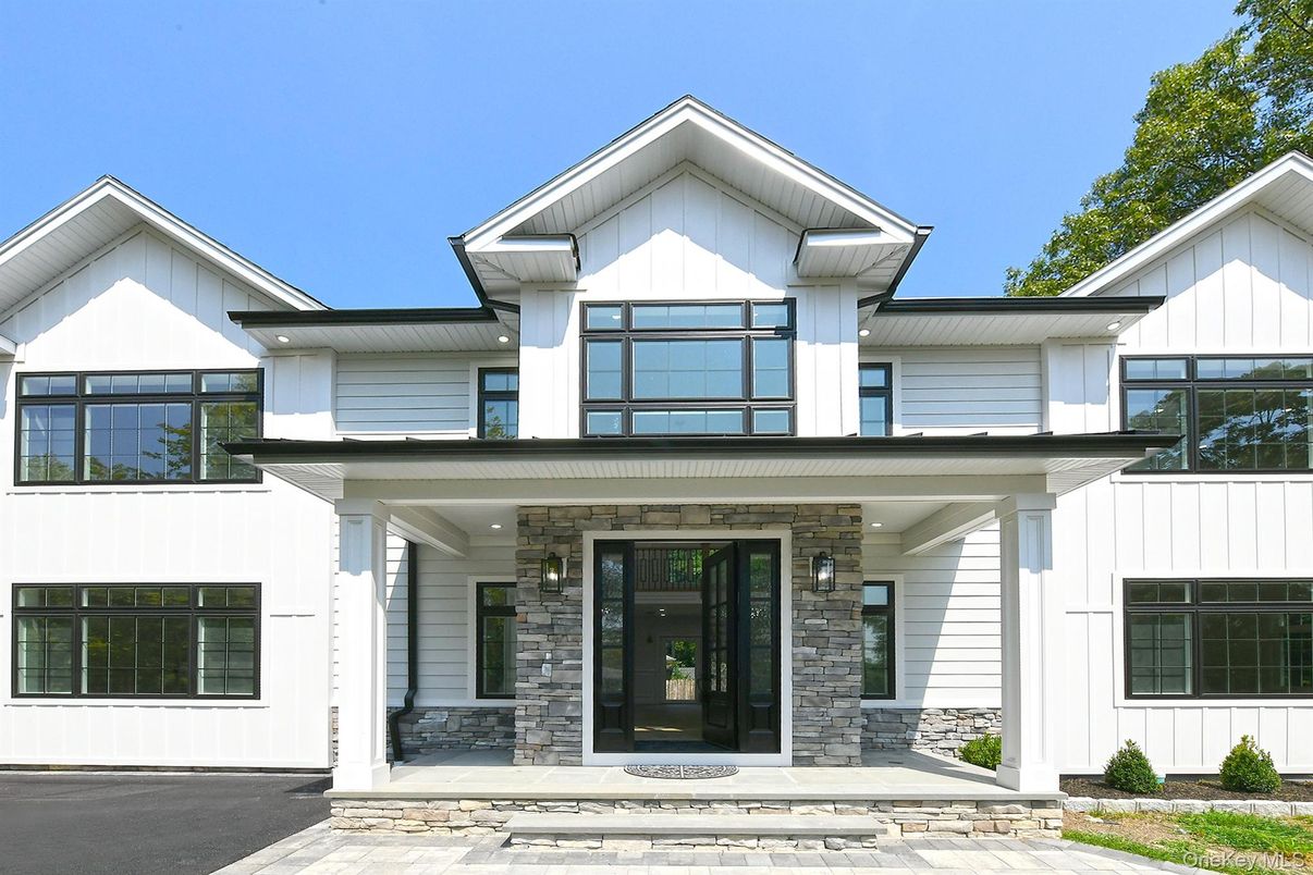 Exterior, Facade, Farmhouse