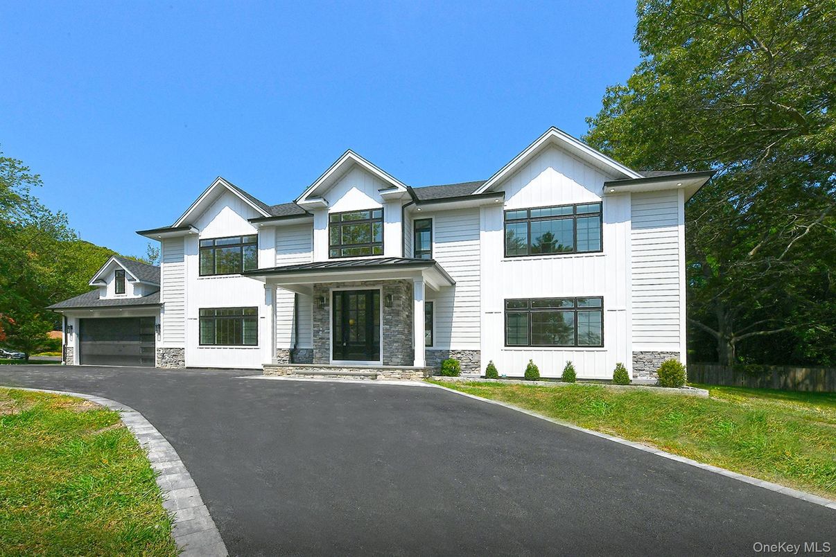 Attached, Exterior, Facade, Farmhouse