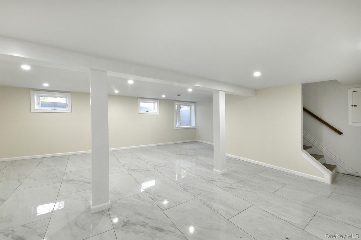 Empty room, Interior, Marble, Recessed Lighting