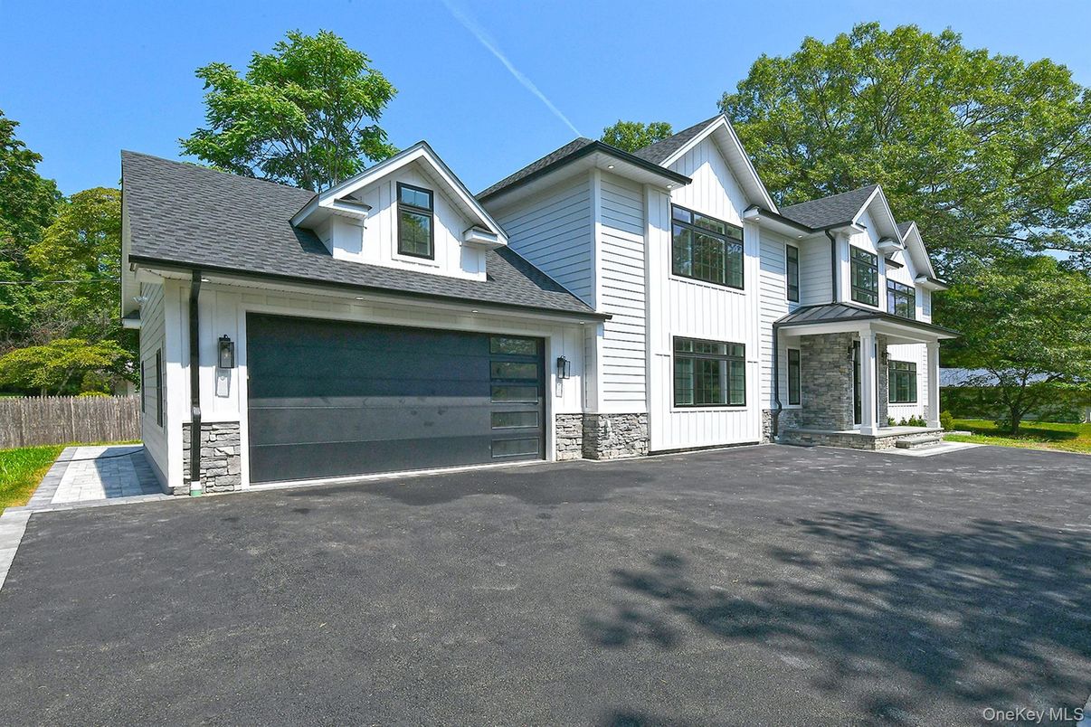 Attached, Exterior, Facade, Farmhouse