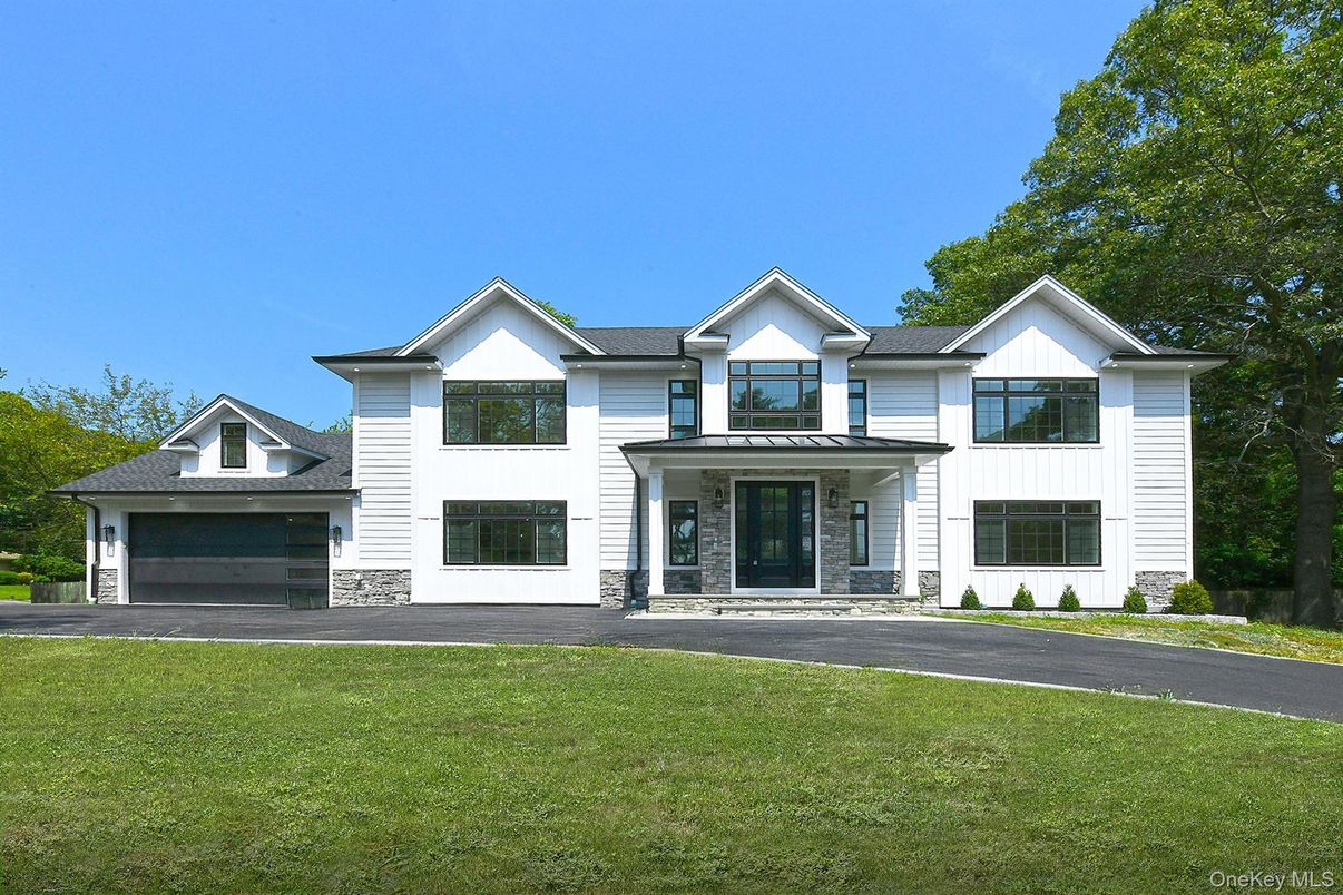Attached, Exterior, Facade, Farmhouse