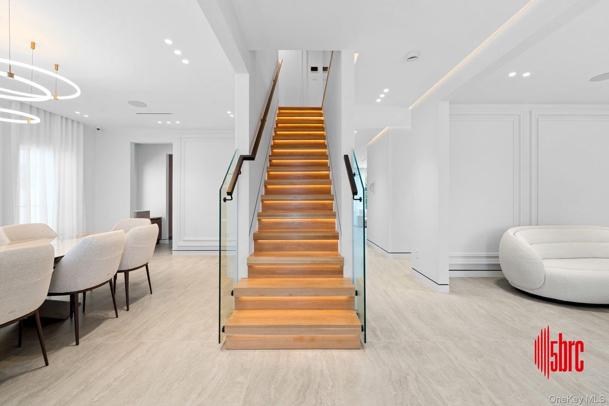 Dining room, Interior, Pendant Lights, Recessed Lighting