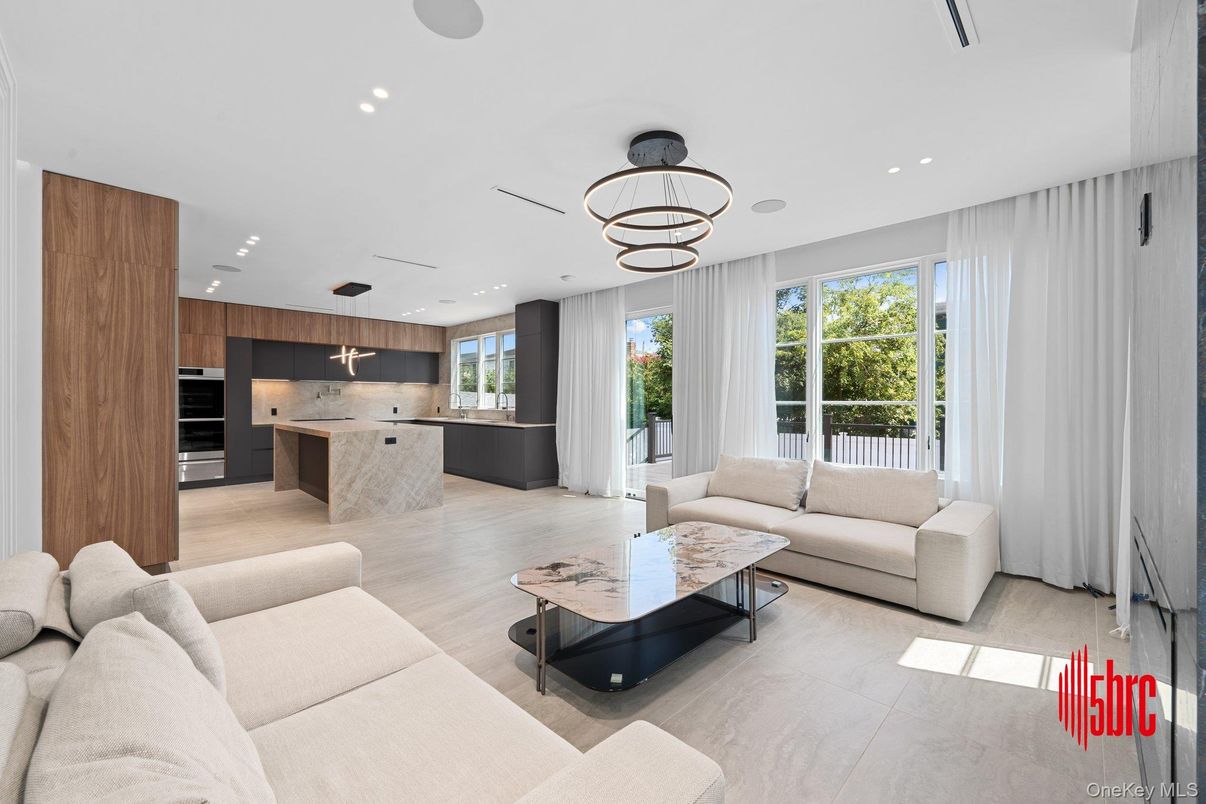 Interior, Kitchen, Living room, Pendant Lights, Recessed Lighting, Stainless Steel Appliances