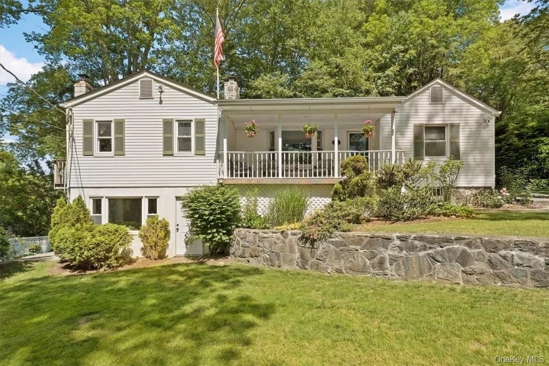 Backyard, Exterior, Facade, Split Level