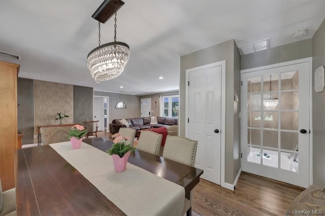 Chandelier, Dining room, Interior, Living room, Recessed Lighting, Wood Texture Flooring