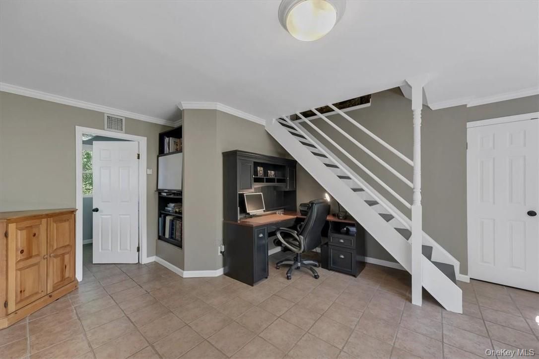 Home Office, Interior