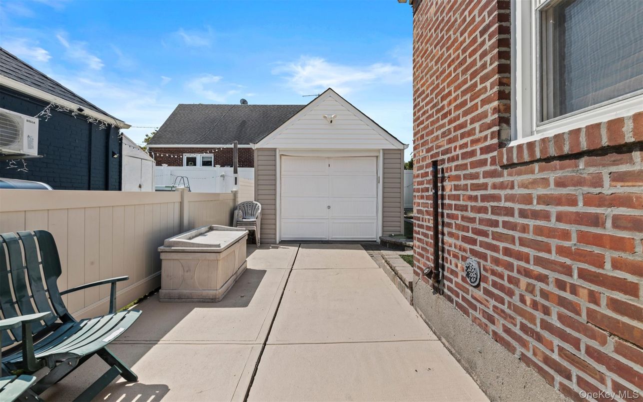 Detached Garage, Exterior