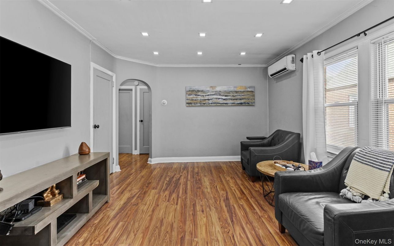 Interior, Recessed Lighting, Wood Texture Flooring