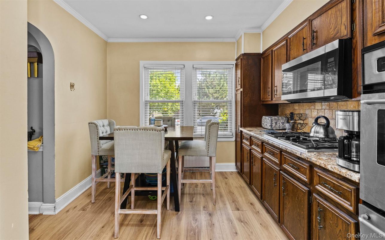 Dining room, Interior, Kitchen, Recessed Lighting, Wood Texture Flooring