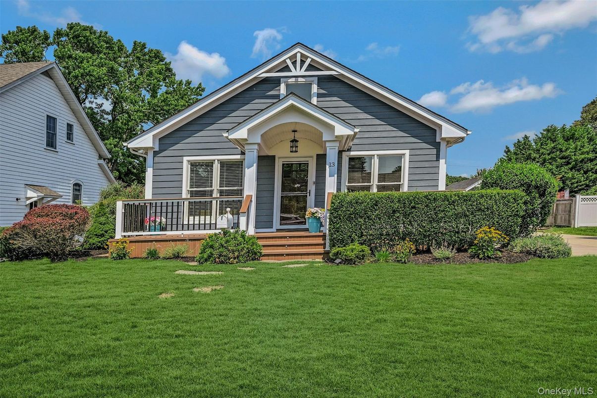 Exterior, Facade, American Craftsman