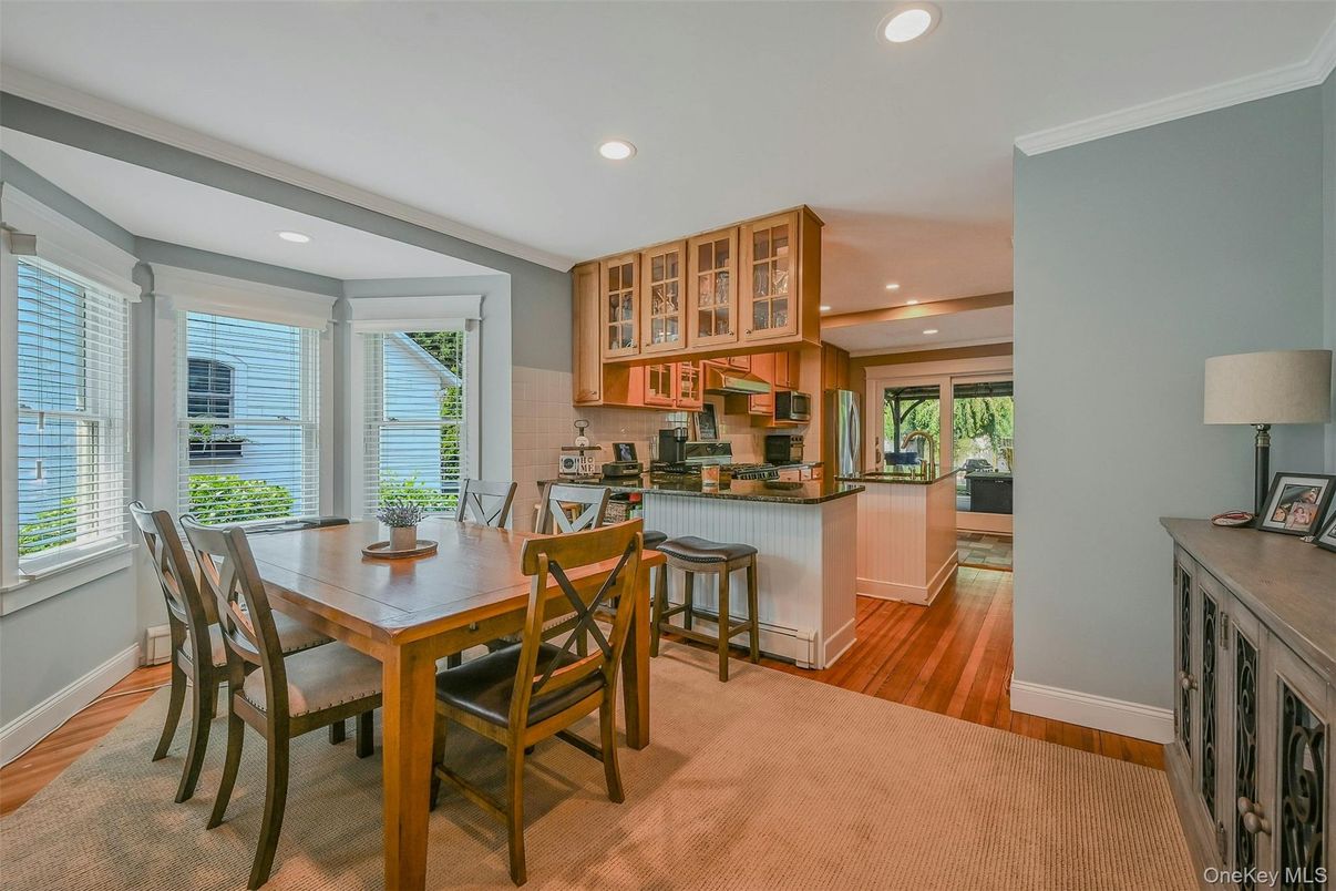 Dining room, Interior, Kitchen, Recessed Lighting, Wood Texture Flooring