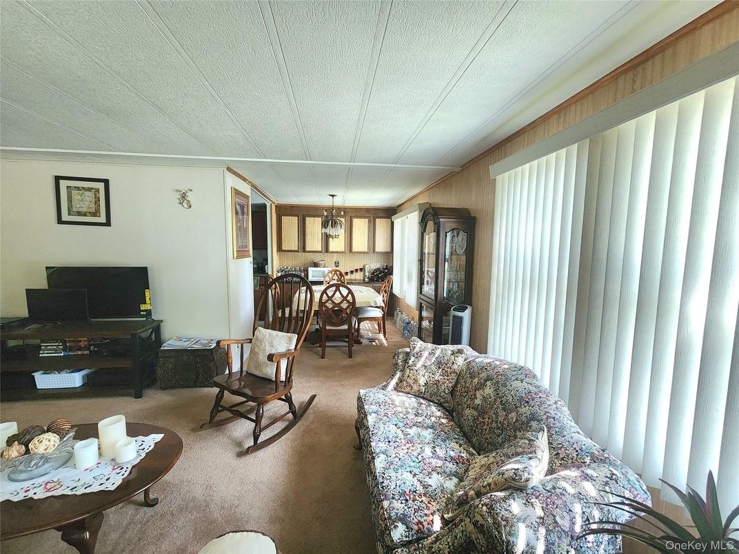 Chandelier, Dining room, Interior, Living room