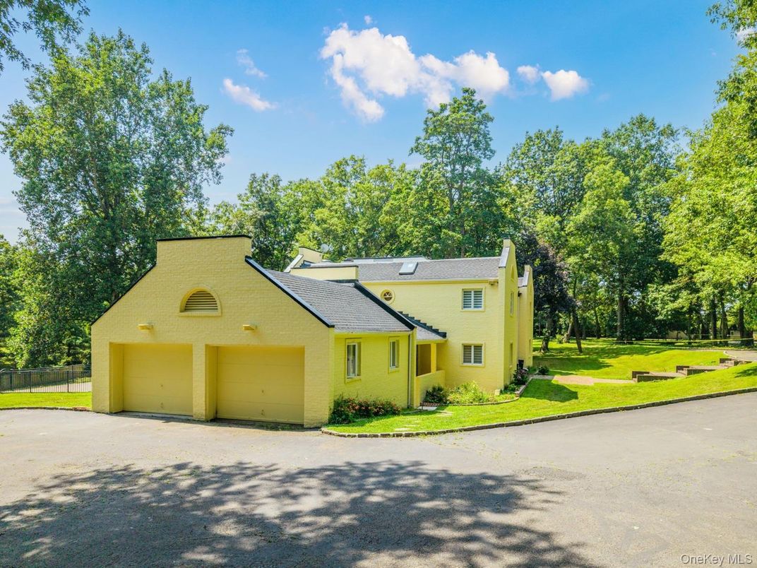 Attached, Exterior, Facade, Ranch