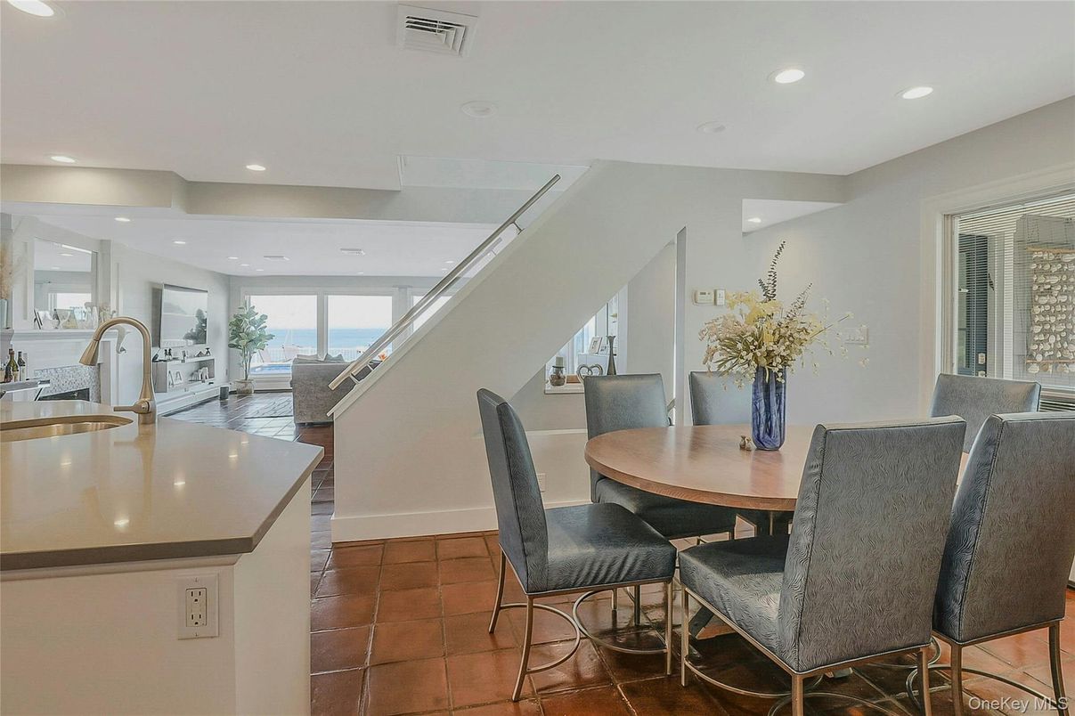 Dining room, Interior, Kitchen, Recessed Lighting, Water