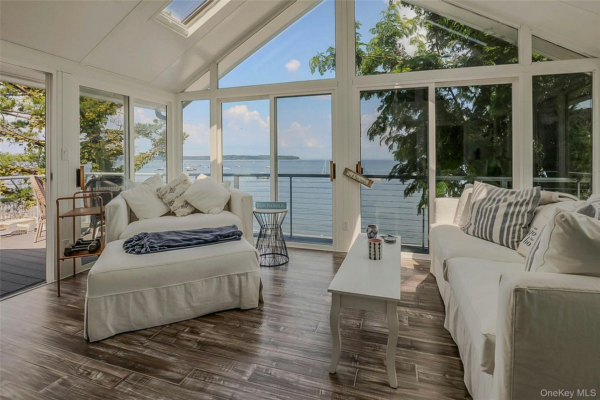 Interior, Living room, Sun Room, Water, Wood Texture Flooring