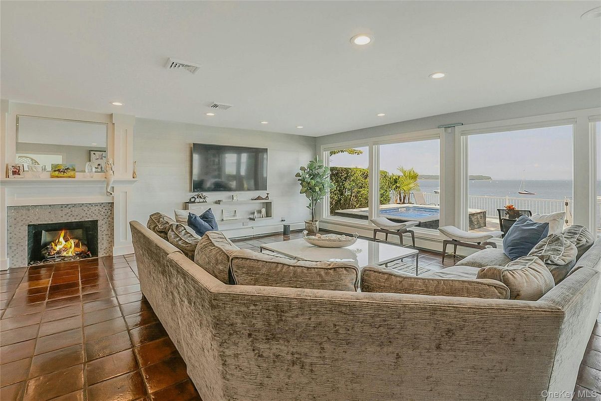 Fireplace, Interior, Living room, Recessed Lighting, Water