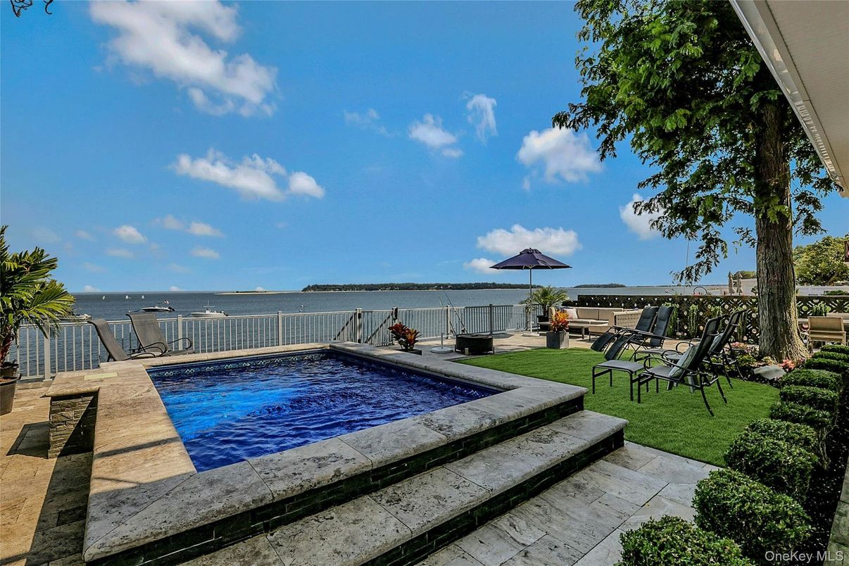Exterior, Pool, Water
