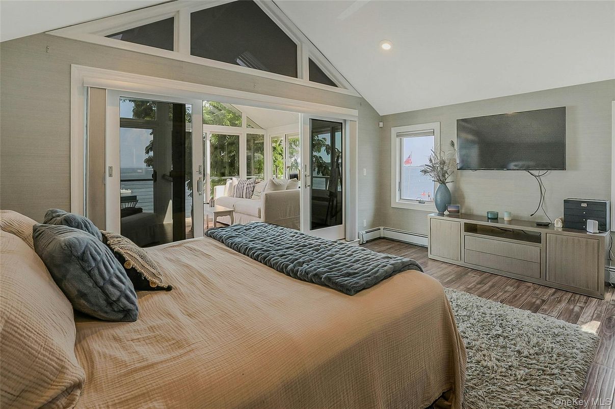 Bedroom, Interior, Recessed Lighting, Water, Wood Texture Flooring