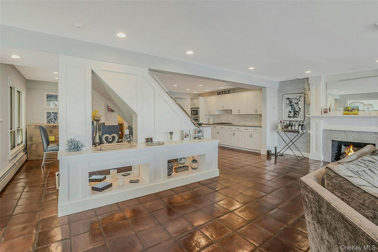 Fireplace, Interior, Kitchen, Recessed Lighting