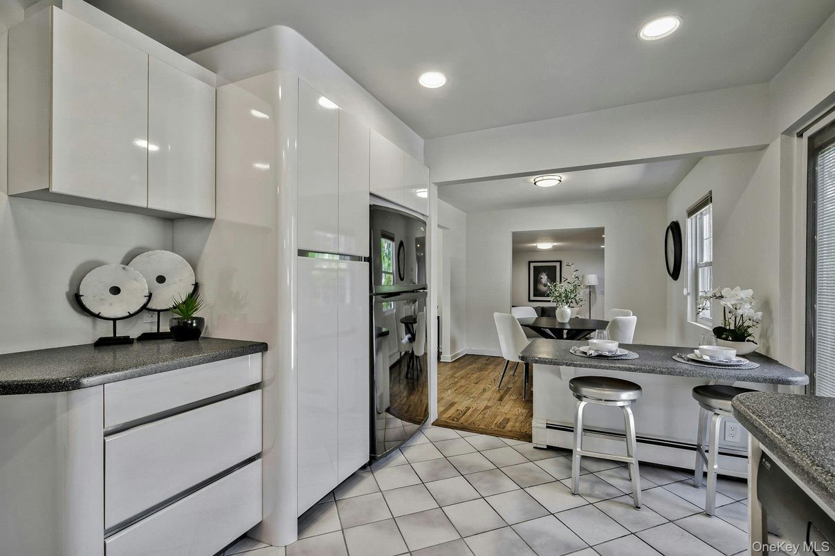 Dining room, Interior, Kitchen, Recessed Lighting, Wood Texture Flooring