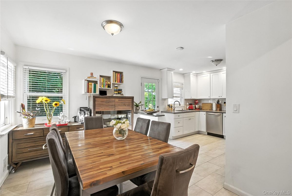 Dining room, Interior, Kitchen, Recessed Lighting, Stainless Steel Appliances