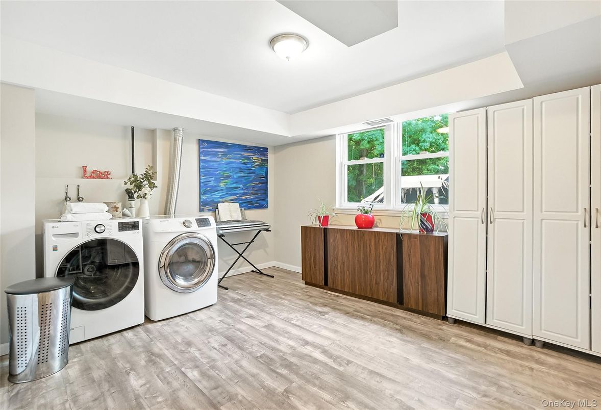 Interior, Washer, Wood Texture Flooring
