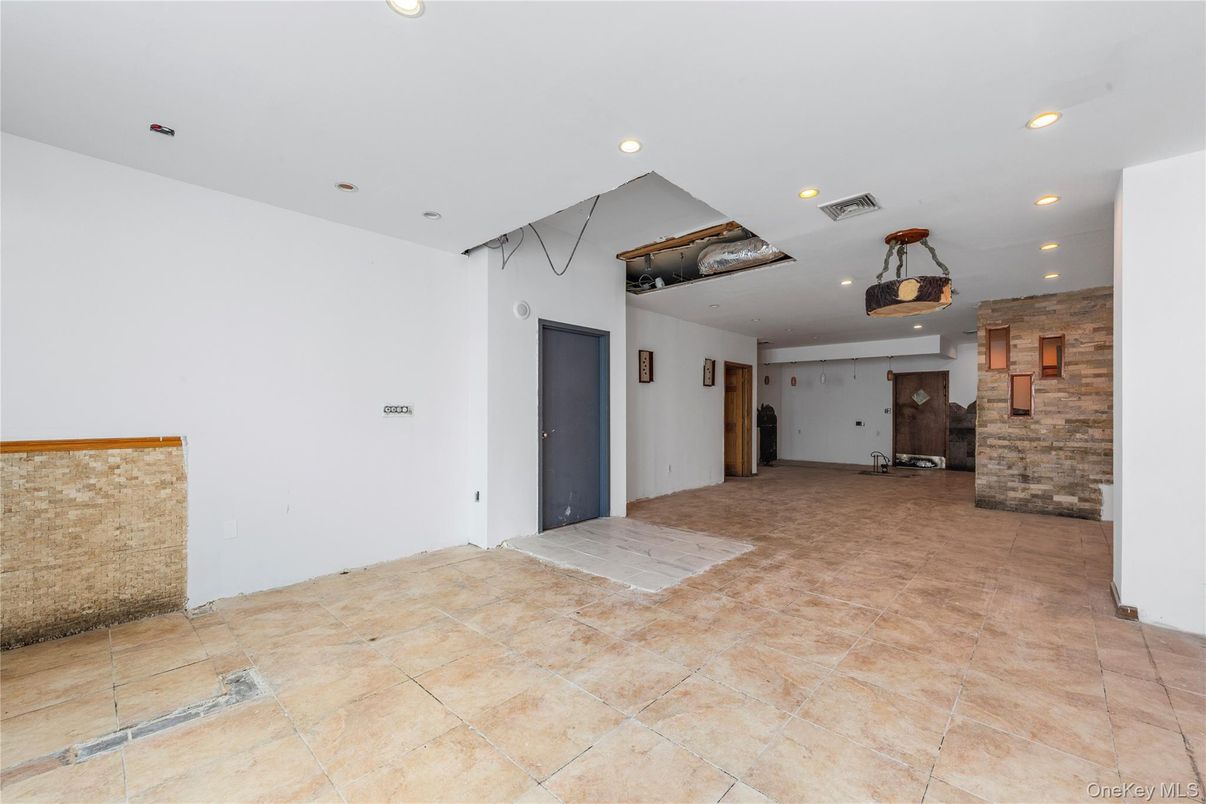 Empty room, Interior, Recessed Lighting, Stone Walls