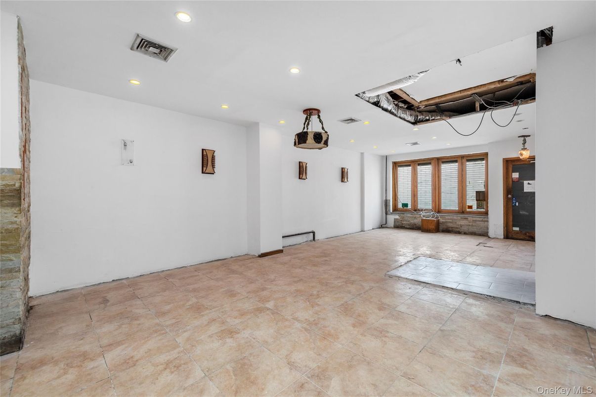 Empty room, Interior, Recessed Lighting