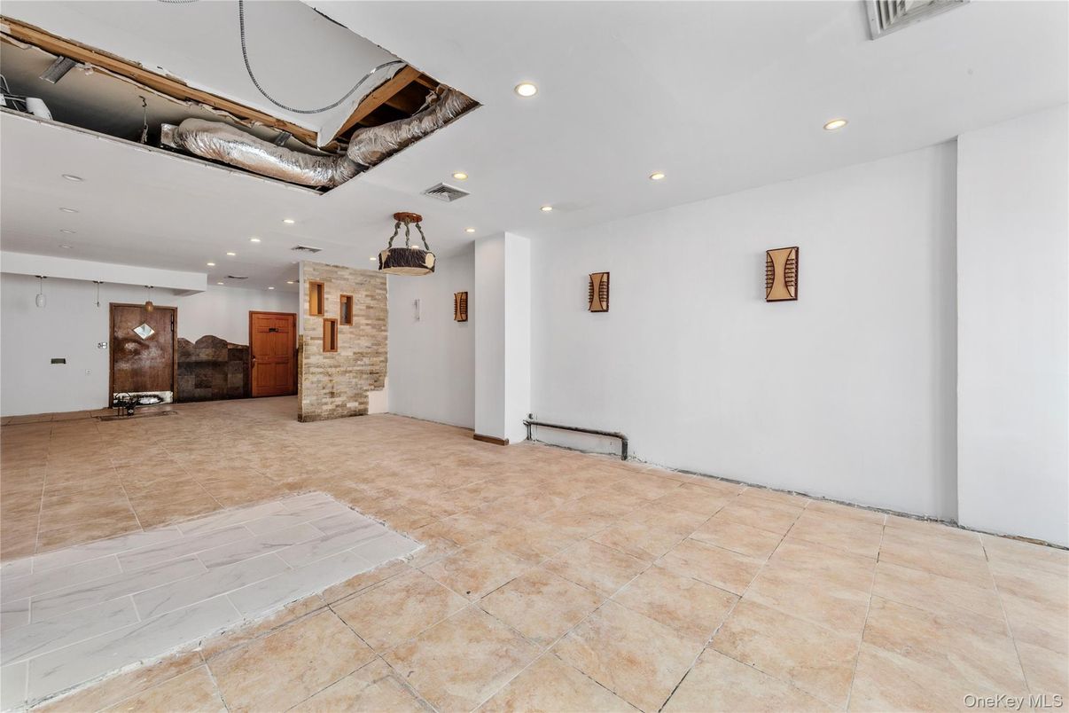 Empty room, Interior, Recessed Lighting