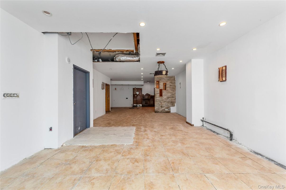 Empty room, Interior, Recessed Lighting