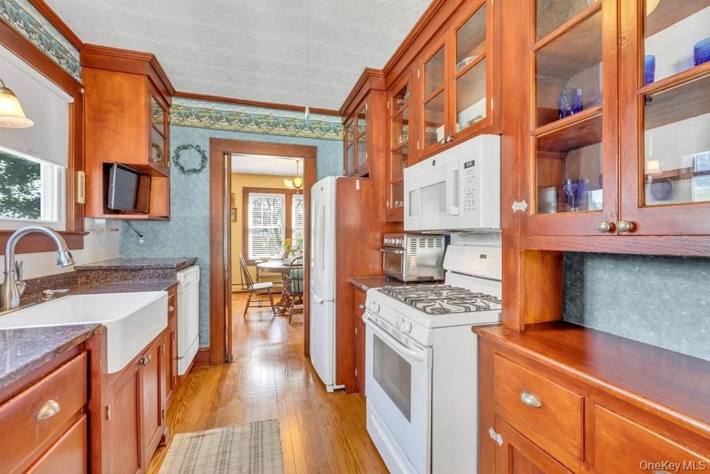Dining room, Interior, Kitchen, Pendant Lights, Wood Texture Flooring