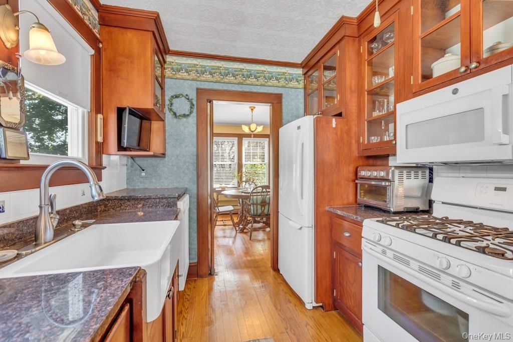 Chandelier, Dining room, Interior, Kitchen, Wood Texture Flooring