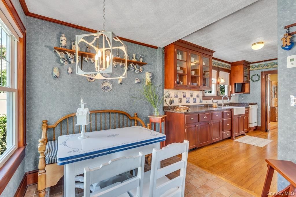 Dining room, Interior, Kitchen, Pendant Lights, Wood Texture Flooring
