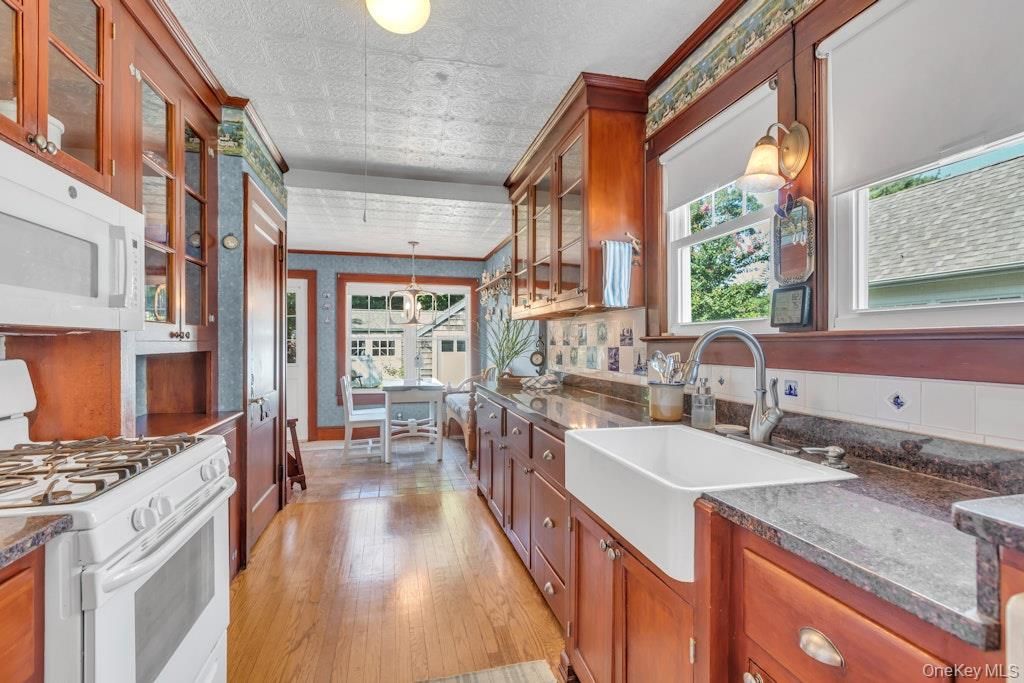 Chandelier, Dining room, Interior, Kitchen, Pendant Lights, Wood Texture Flooring