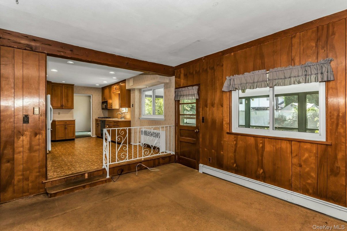 Empty room, Interior, Recessed Lighting, Wooden Beams, Wooden Walls