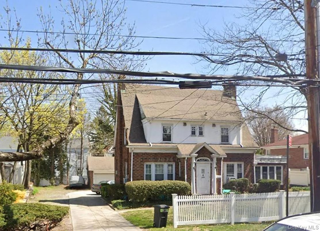 Exterior, Facade, Brick Facade, Georgian