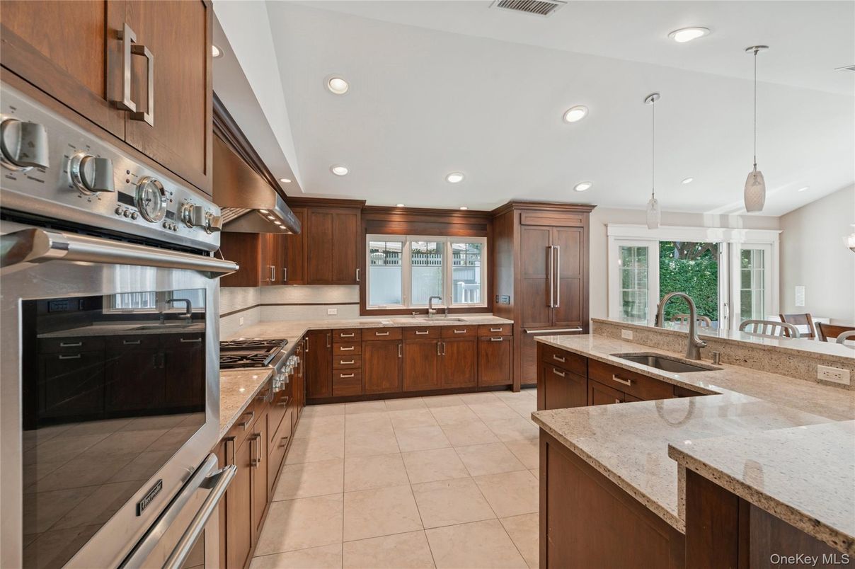 Interior, Kitchen, Pendant Lights, Recessed Lighting, Stainless Steel Appliances