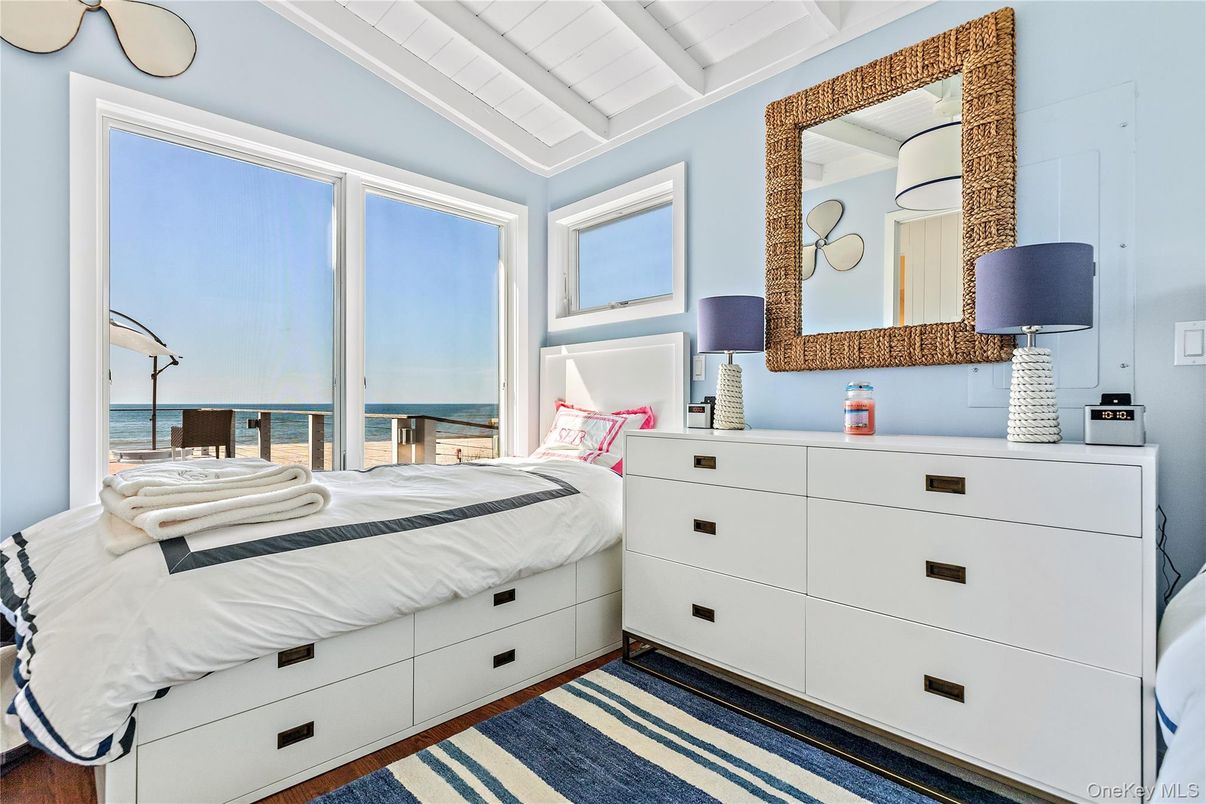 Bedroom, Interior, Water