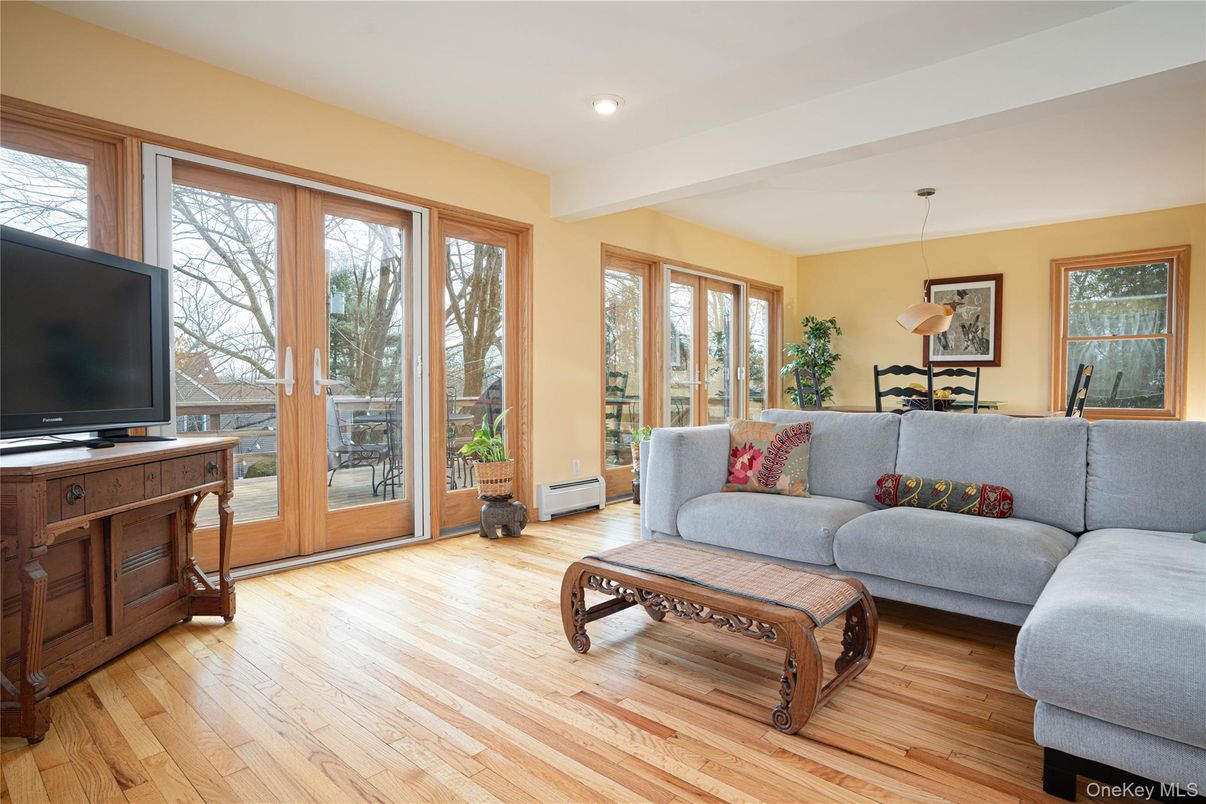 Interior, Living room, Pendant Lights, Recessed Lighting, Wood Texture Flooring