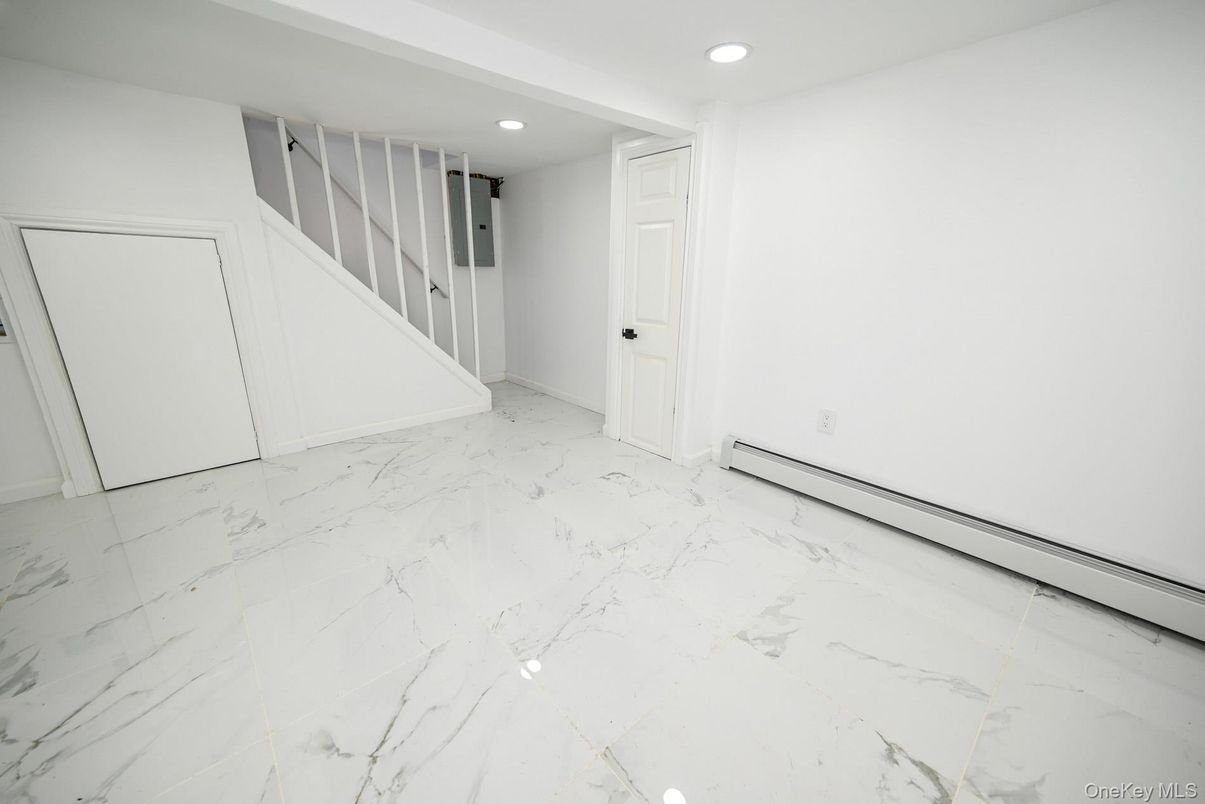 Empty room, Interior, Marble, Recessed Lighting