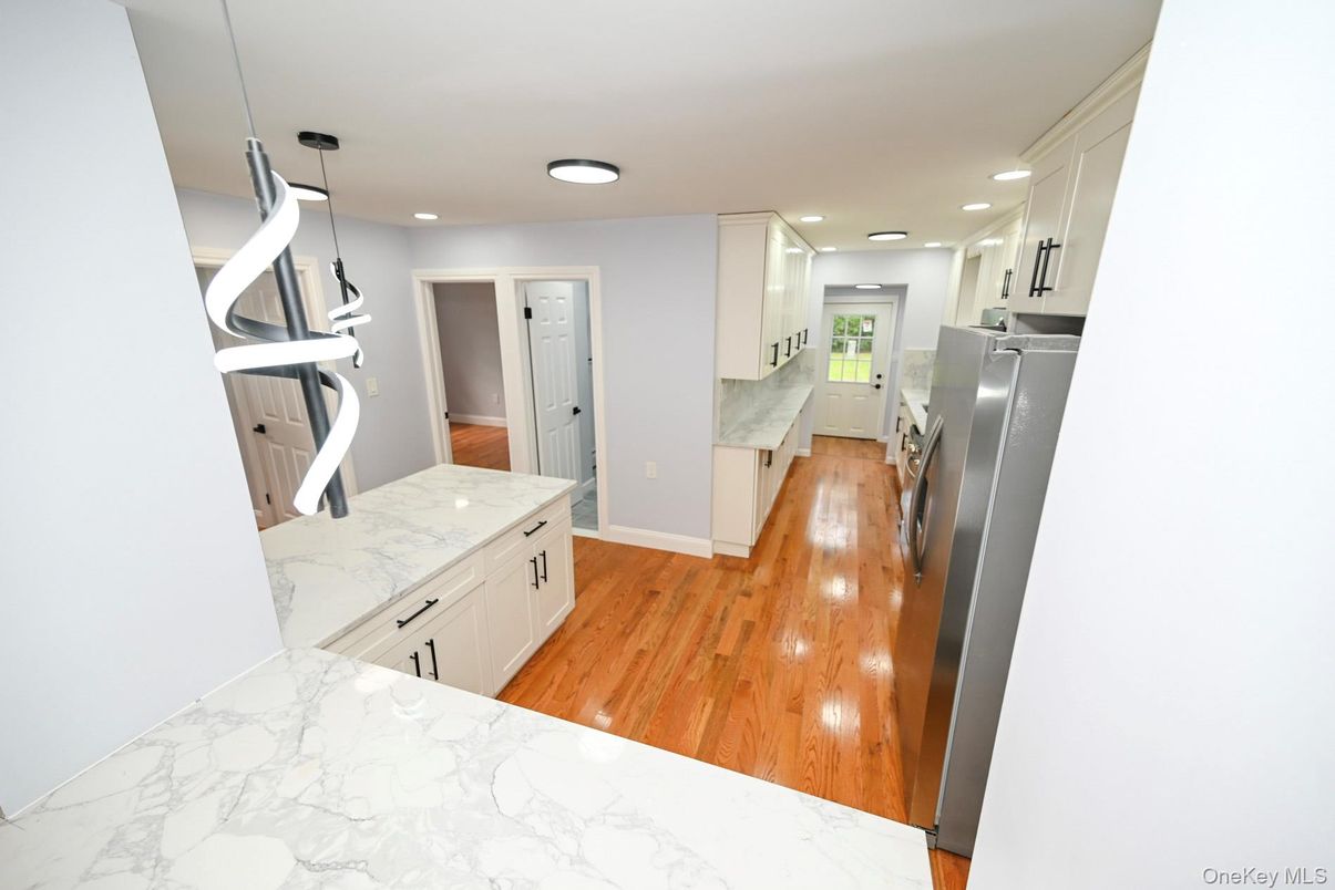 Interior, Kitchen, Pendant Lights, Recessed Lighting, Wood Texture Flooring
