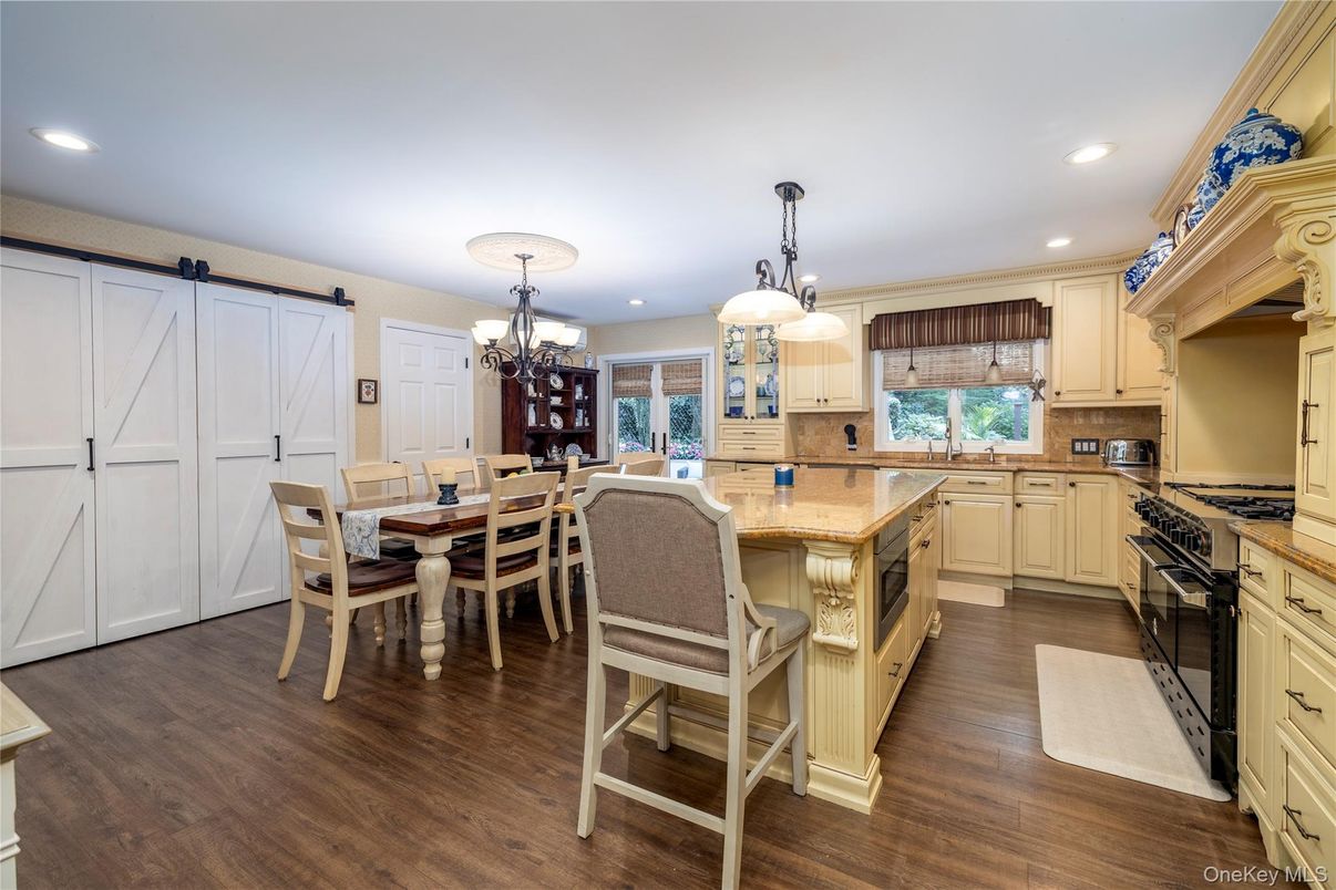 Chandelier, Dining room, Interior, Kitchen, Recessed Lighting, Wood Texture Flooring