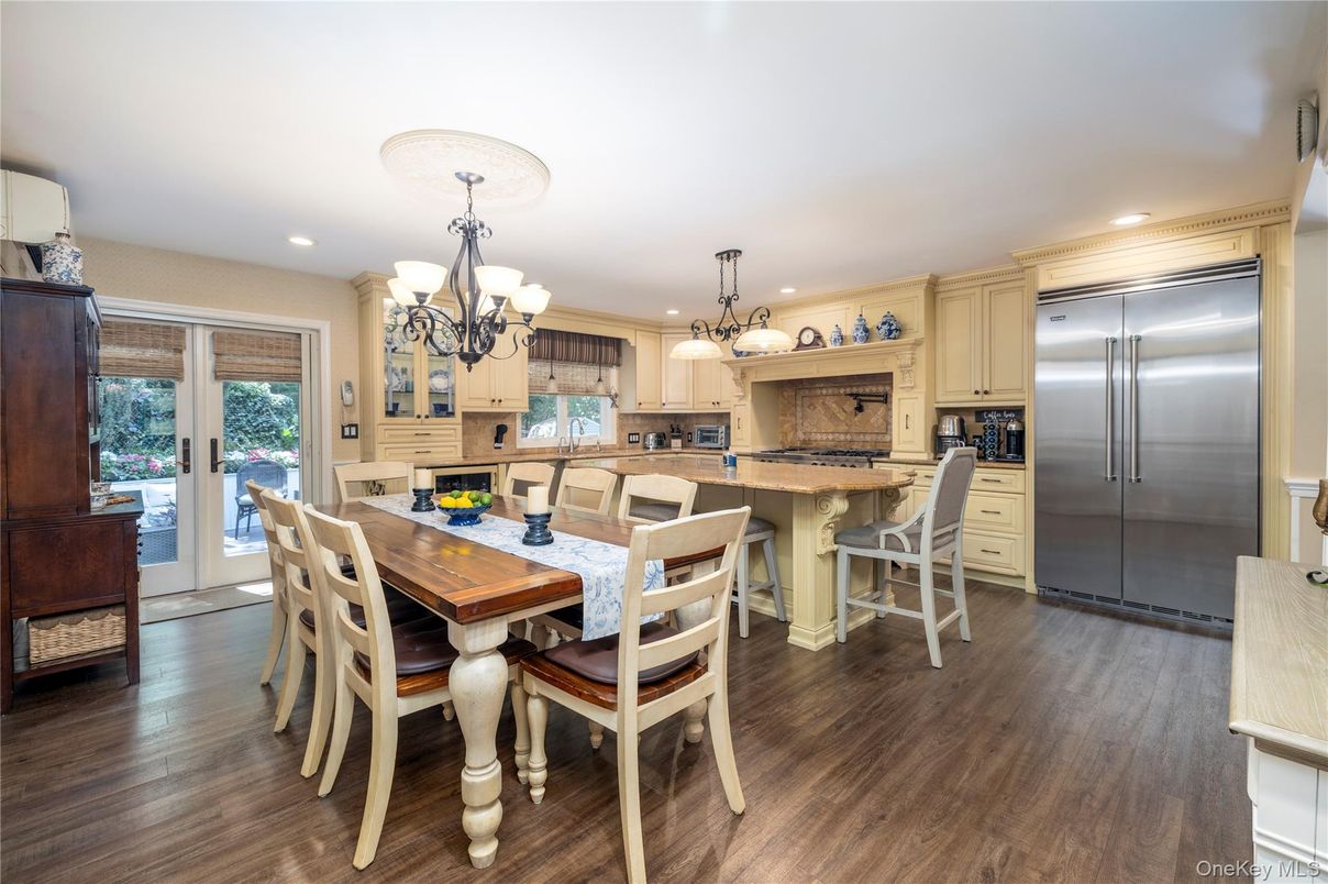 Chandelier, Dining room, Interior, Kitchen, Recessed Lighting, Stainless Steel Appliances, Wood Texture Flooring