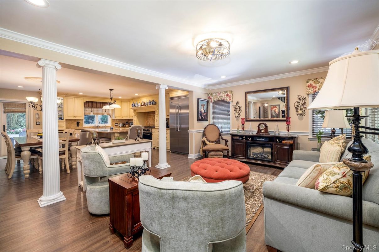 Dining room, Interior, Kitchen, Living room, Pendant Lights, Recessed Lighting, Stainless Steel Appliances, Wood Texture Flooring